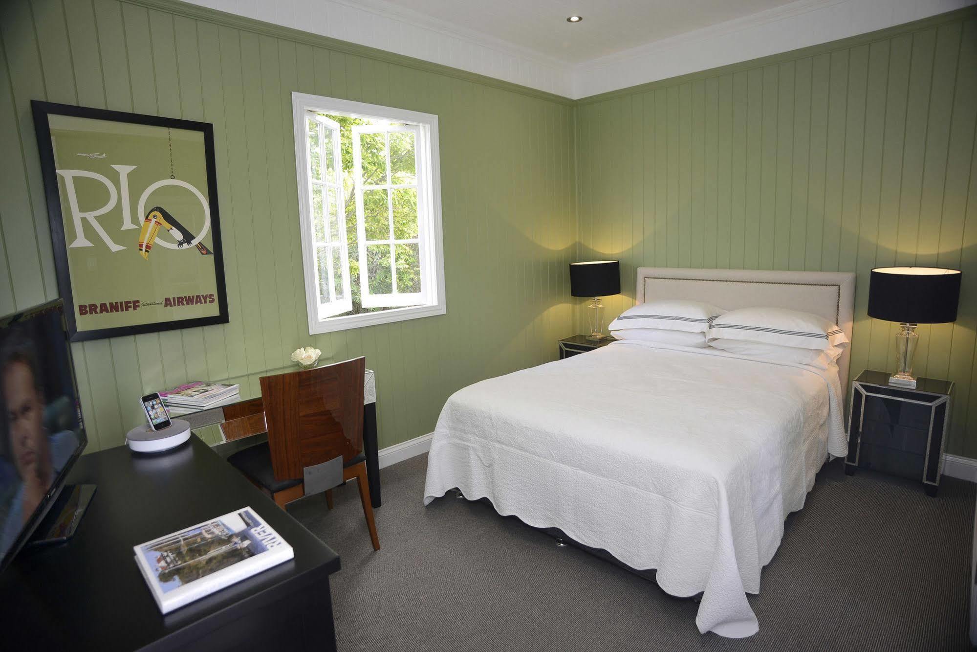 Heal House Bed & Breakfast Brisbane Exterior photo