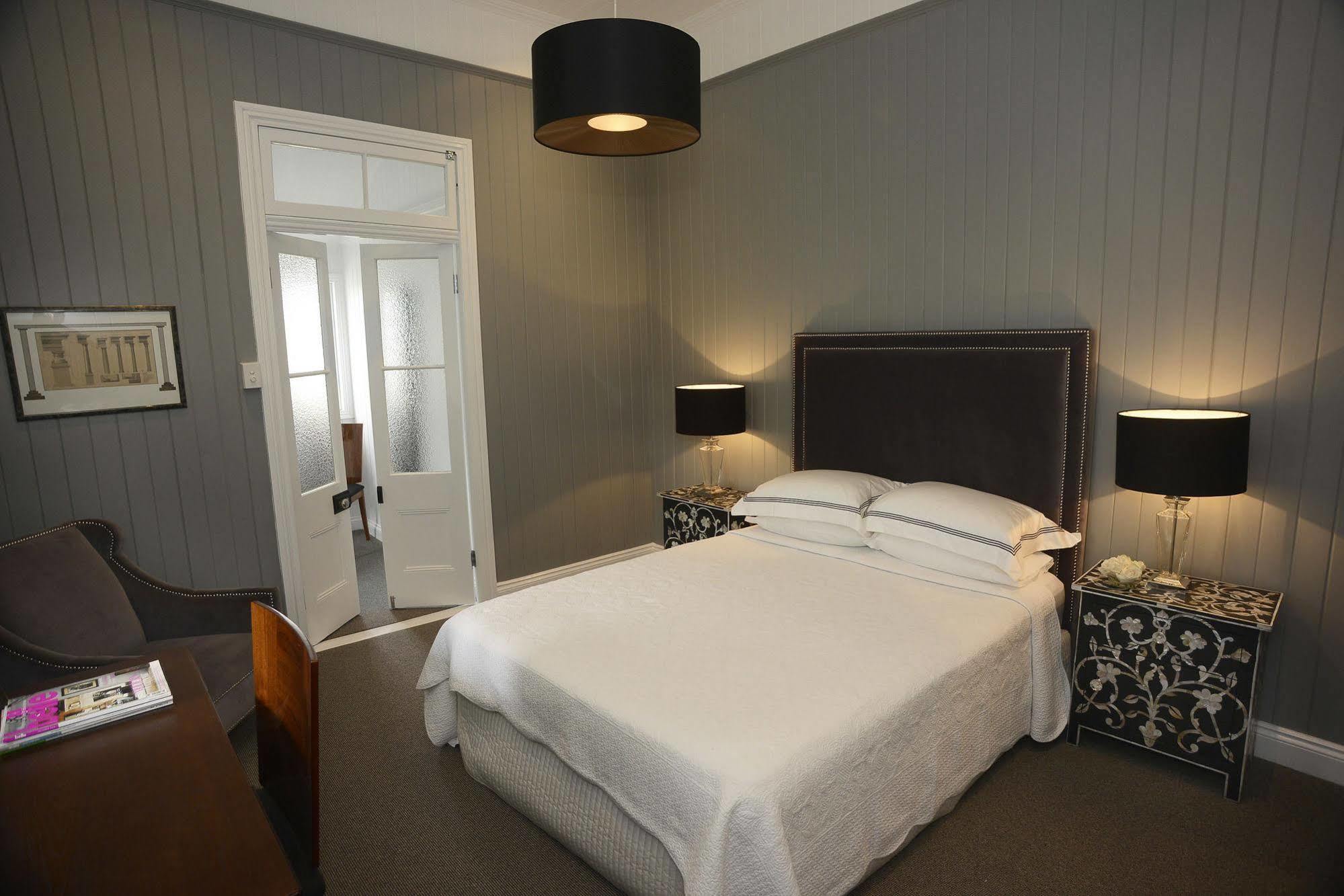Heal House Bed & Breakfast Brisbane Exterior photo