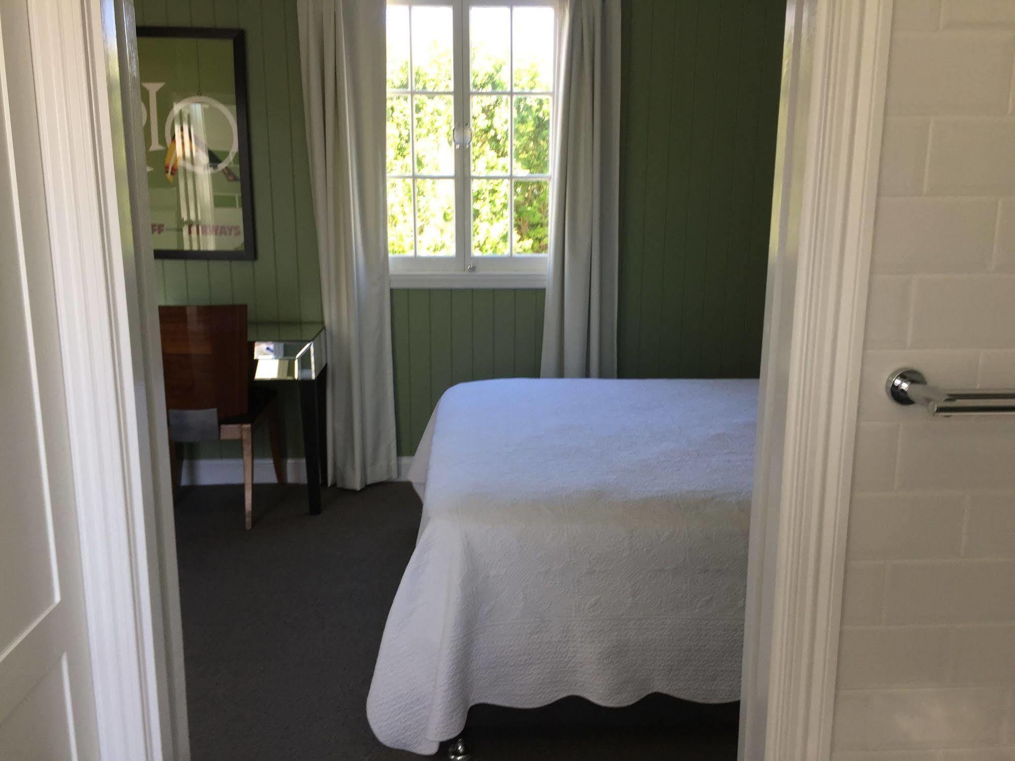 Heal House Bed & Breakfast Brisbane Exterior photo
