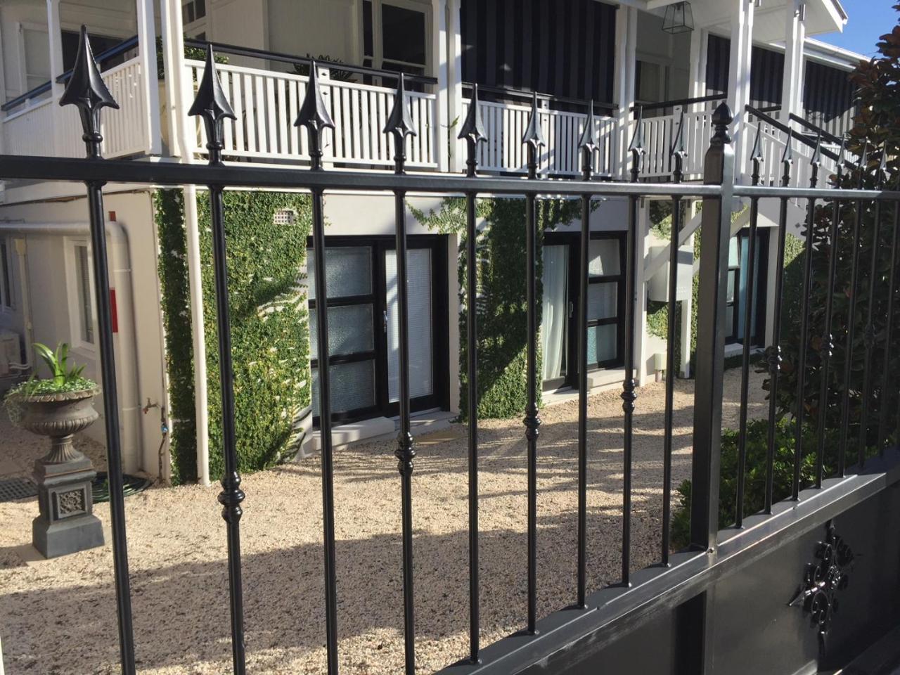 Heal House Bed & Breakfast Brisbane Exterior photo